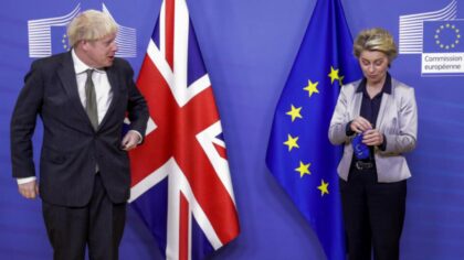 Boris Johnson a Ursula von der Leyen 