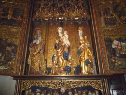 Detail oltára so sv. Barborou vpravo