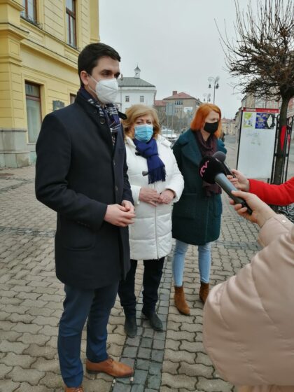 Zľava Ondrej Lunter, Božena Kováčová a Denisa Nincová