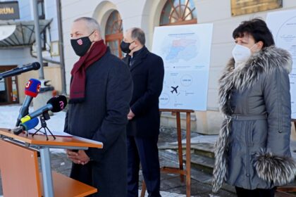 Brífing pred Radnicou