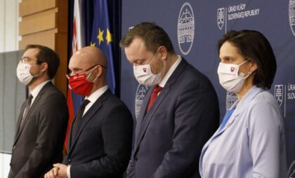 Zľava ministri Marek Krajčí, Branislav Gröhling, Milan Krajniak a Mária Kolíková