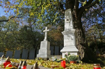 Hrob Andreja Sládkoviča s manželkou