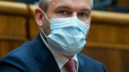 Marcový prieskum AKO: Hlas jasne v čele pred SaS a OĽaNO, vládna kríza vrcholí
