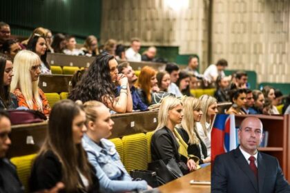 Študenti a dekan Právnickej fakulty UMB Michal Turošík