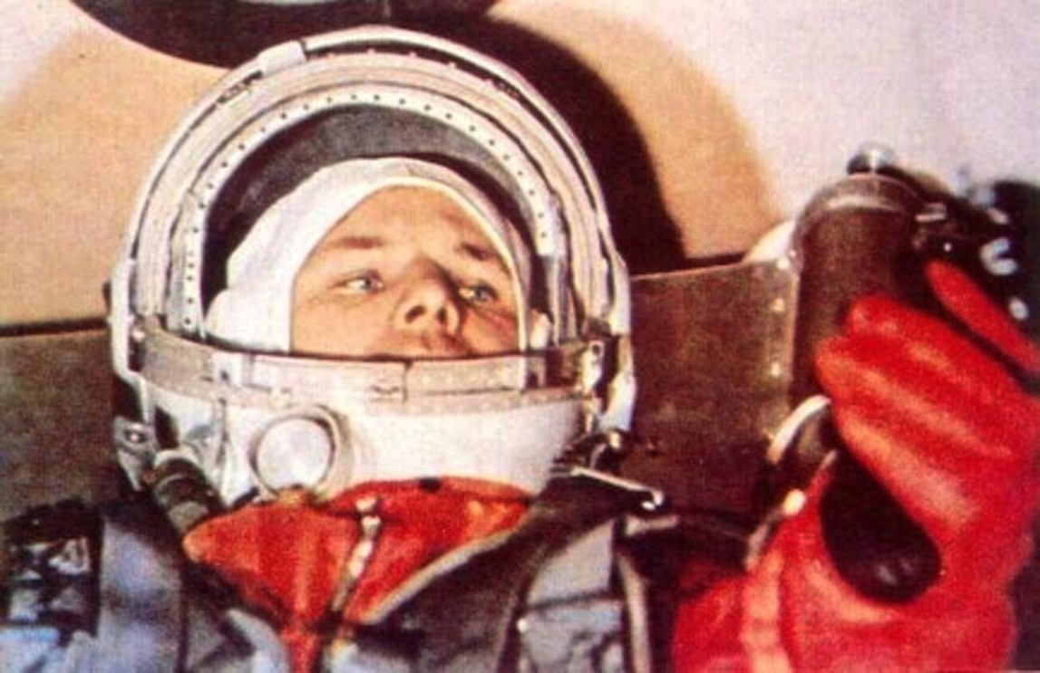 Первый пилотируемый полет в космос юрия гагарина. Гагарин в кабине Восток 1.