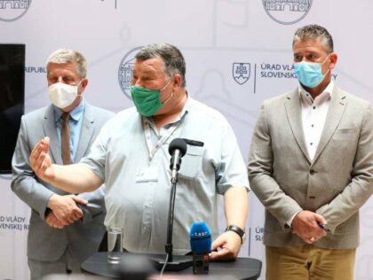 Zľava Vladimír Lengvardský, Vladimír Krčméry a Roman Mikulec