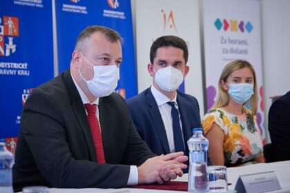Milan Krajniak prvý zľava