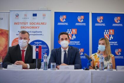 Zľava Milan Krajniak, Ondrej Lunter a Gabriela Bieliková