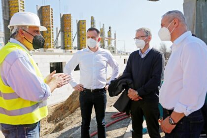 Ján Nosko s Jakubom Gajdošíkom na stavbe