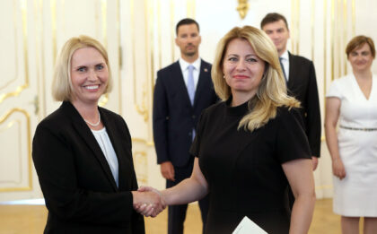 Zľava veľvyslankyňa USA v SR Bridget A. Brink a prezidentka Zuzana Čaputová