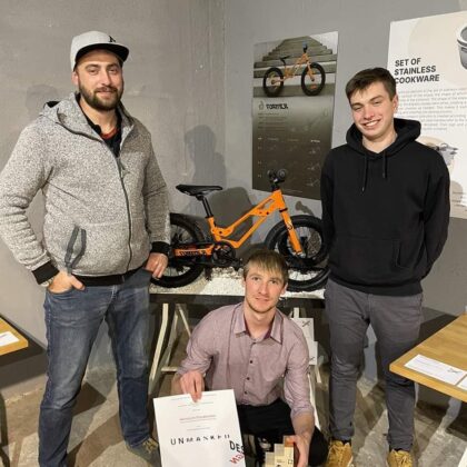 Úspešní vývojári zľava Vladimír Hučko, Michal Štalmach a Samuel Vidlička