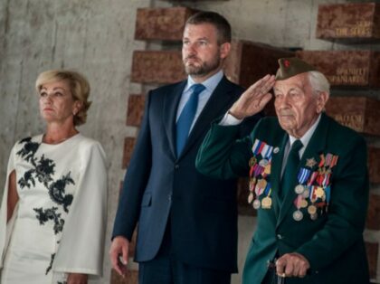 Zľava: Ľubica Laššáková, Peter Pellegrini a Vladimír Strmeň