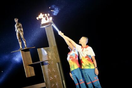 Nasťa Kuzminová a Matej Tóth zapaľujú olympijský oheň
