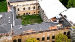 Kaštieľ Radvanských by mal mať do konca roka kompletne obnovené strechy