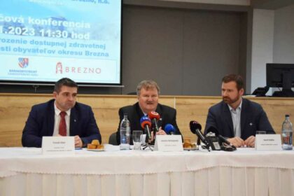 Jaroslav Mačejovský v strede
