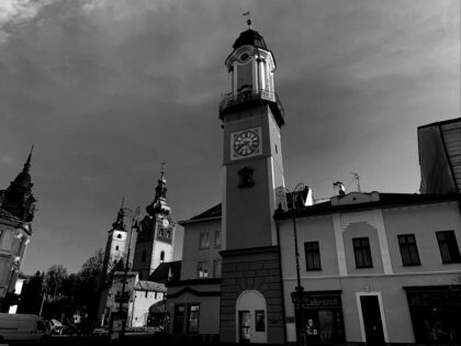Neosvetlená Hodinová veža