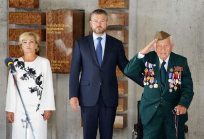 Zľava Ľubica Laššáková, Peter Pellegrini a Vladimír Strmeň