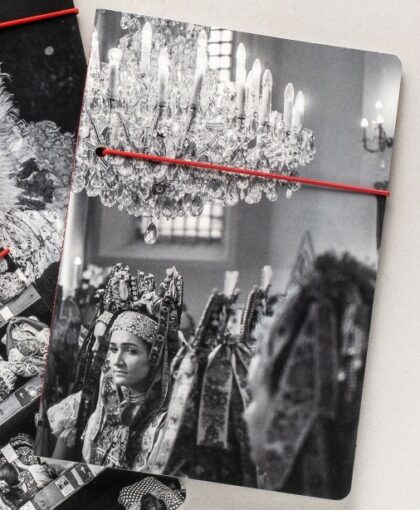 Viazaničkov dizajnový zápisník z knižnej dielne Chytrô s motívom fotografie z cyklu Krajina Stredu