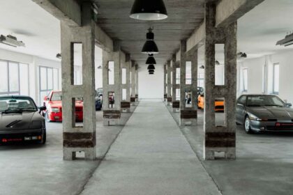 Double Red Cars Museum v Brezne