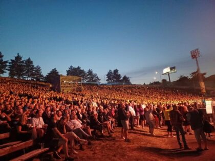 Plné hľadisko na koncerte Deep Purple