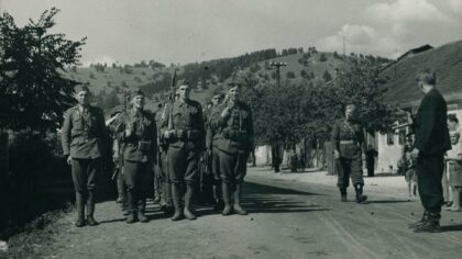 Slovenskí vojaci idú do Povstania