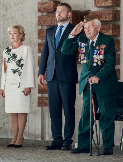Na oslavách 75. výročia SNP zľava Ľubica Laššáková, Peter Pellegrini a Vladimír Strmeň