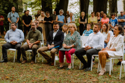 Mikuláš Pál tretí zľava