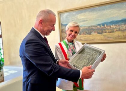 Hostia dostali od primátora mesta vzácny dar