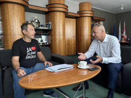 Ján Nosko s referentom školskej krízovej intervencie Michaelom Mikulášom