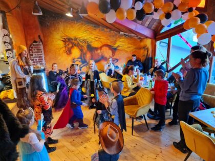 Halloweenska zábava Radvančanov - Tekvicobranie v Rozprávkovom dome