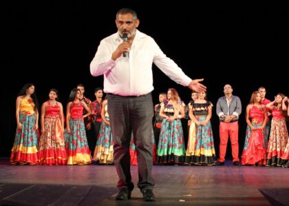 Alexander Daško s rómskym súborom