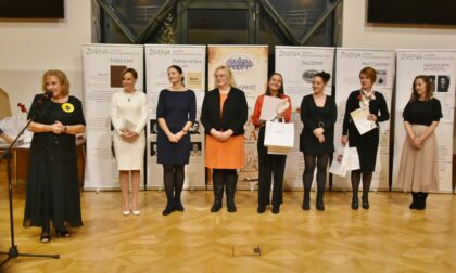 Nominované líderky - sprava Zuzana Sloboda-Szabóová, Miriam Lapuníková, Veronika Poláková, dobrovoľníčka zo SPOSA za Máriu Helexovú, Katarína Fíglová, Silvia Cochová, Iveta Babjaková 