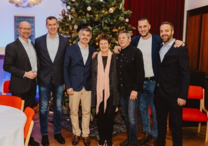 Organizátori zľava Adam Lehocký, Igor Kašper, Jiří Pěč, Ľudmila Pěčová, Jiří Pěč st., Michal Caban a Roman Miškár