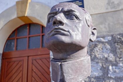 Busta generála Štefánika v Sásovej