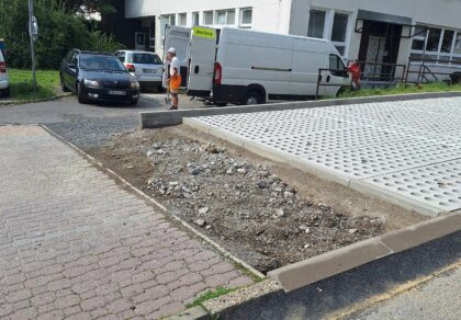 Kritizované parkovisko v Podlaviciach pred dokončením