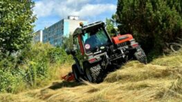 V ZAaRES-e získali financie na nákup novej techniky, svahový nosič pomôže v boji proti inváznym rastlinám