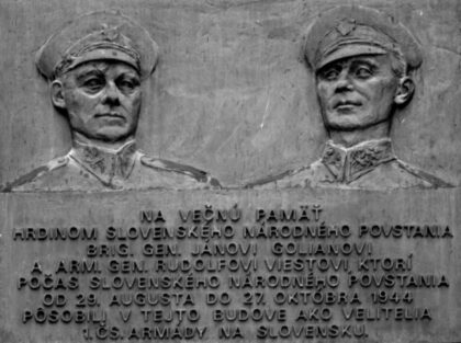 Pamätná tabuľa na Veliteľskej budove