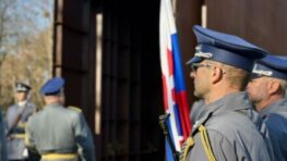 FOTO: Mesto Banská Bystrica si uctilo Deň vojnových veteránov pri Monumente na vojnovom cintoríne