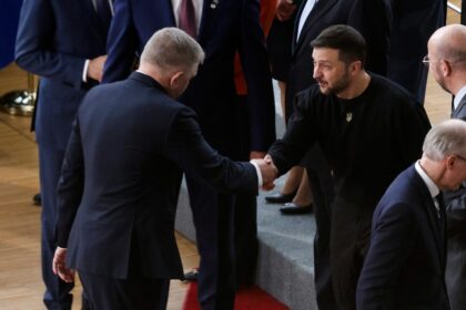 Robert Fico a Volodymyr Zelenskyj v Bruseli