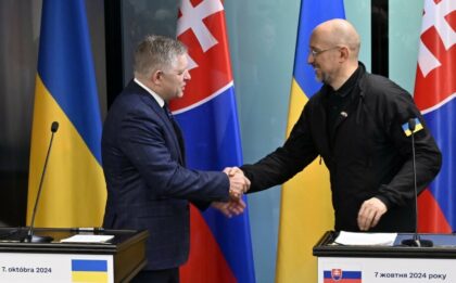 Zľava Robert Fico a Denys Šmyhal