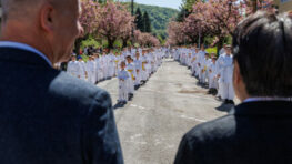 FOTO: Banská Bystrica zažila na Jilemnického ulici pod rozkvitnutými sakurami HANAMI & Karate Day 2025