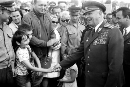Ludvík Svoboda s občanmi