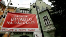 Bábkové divadlo na Rázcestí v apríli uvádza: O 5 SPOLU V DIVADLE!