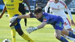 Po infarktovom závere zápasu v Michalovciach Dukla získala bod – penalta, dva neuznané góly a žltá pre Straku