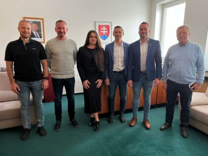 Zľava Lukáš Berec, Jakub Gajdošík, Sarah Šonkoľ, Martin Majling, Marián Lunter a Pavel Fiľo