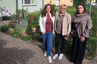 Ocenené obyvateľky Kráľovohoľskej so Sarah Šonkoľ