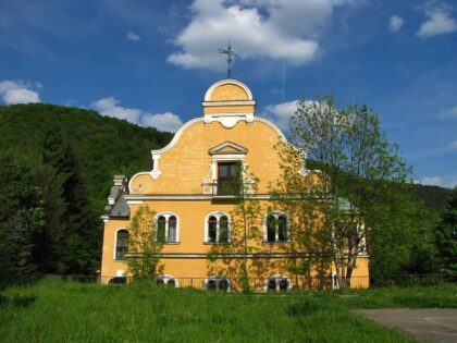 Tihányiovský kaštieľ