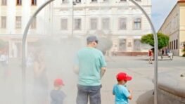 Banskobystrický ZAaRES v horúcich letných dňoch zabezpečuje v meste príjemné osvieženie vodnou hmlou