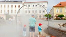 Banskobystrický ZAaRES v horúcich letných dňoch zabezpečuje v meste príjemné osvieženie vodnou hmlou
