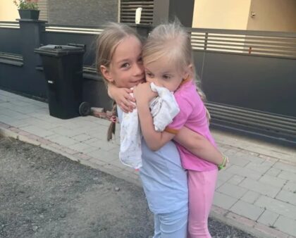 Maloleté deti Sabinka a Karolinka